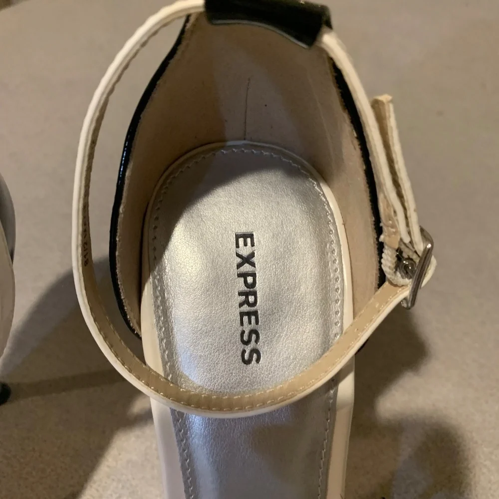 Express Black/White Patent Strappy Sandals sz 8.5